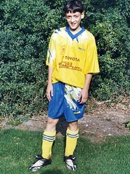 ozil_childhood2.jpg