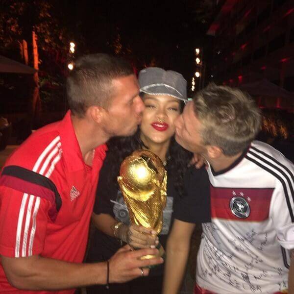 Rihanna holding World Cup trophy with Gotze & Podolski