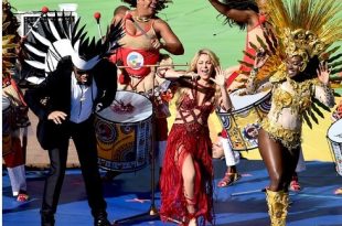 The Colombian singer performing on Dare La la la la la