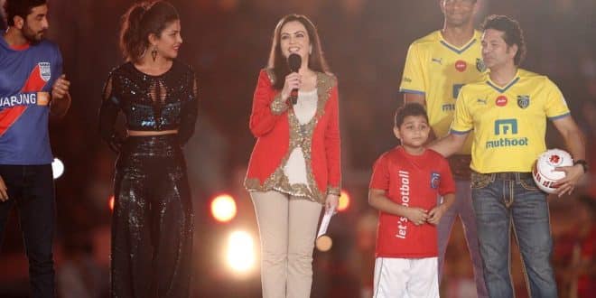 Ranbir Kapoor, Priyanka, Nita and Sachin Tendulkar on stage