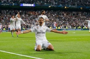 Javier Hernandez celebrating after scoring against Atletico Madrid