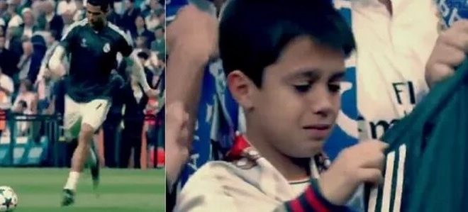 Young fan received Ronaldo T-shirt after hit by free kick