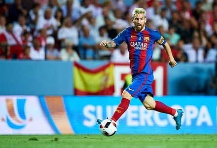 SEVILLE, SPAIN - AUGUST 14: Lionel Messi of FC Barcelona in action during the match between Sevilla FC vs FC Barcelona as part of the Spanish Super Cup Final 1st Leg at Estadio Ramon Sanchez Pizjuan on August 14, 2016 in Seville, Spain. (Photo by Aitor Alcalde/Getty Images)