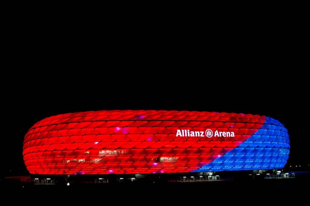 Allianz-Arena rot/blau by bomme Allianz Arena photo