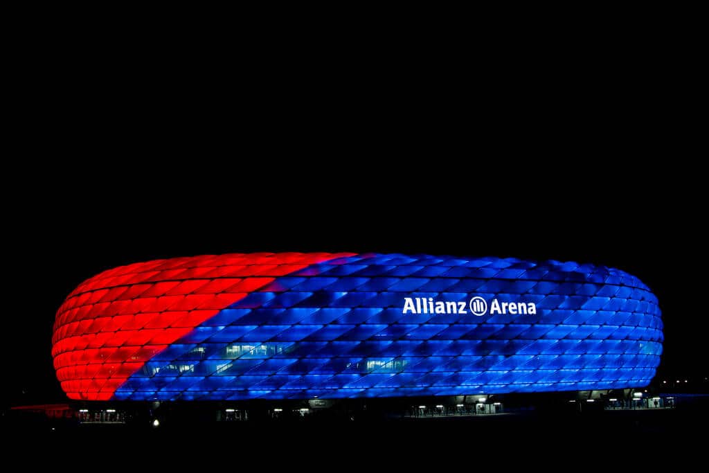 Allianz-Arena rot/blau by bomme Allianz Arena photo